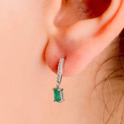 Boucles d'oreilles en Or Blanc 375, Émeraudes & Diamants 0,07 ct - Aurora