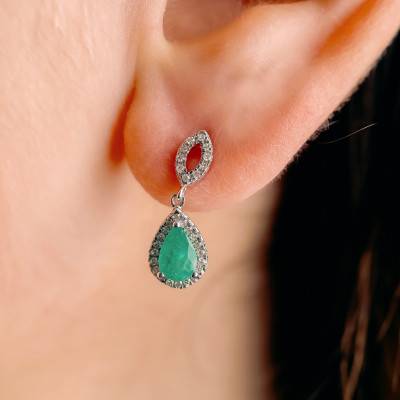 Boucles d'oreilles Gouttes en Or Blanc 375, Émeraudes & Diamants 0,16 ct - Aurora