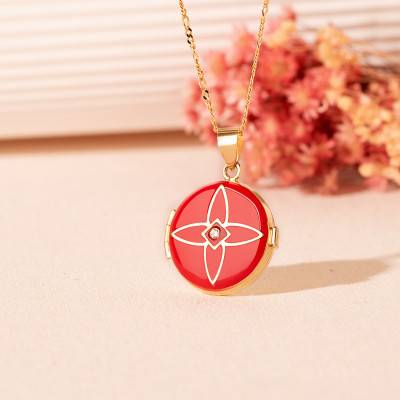 750 Yellow Gold & Red Enamel Photo Pendant with 0.035 ct Diamond, 21 mm Diameter - Lumiosa
