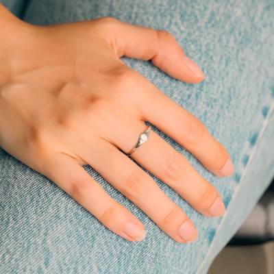 375 White Gold Round Signet Ring, 4 x 4 mm - Imperium