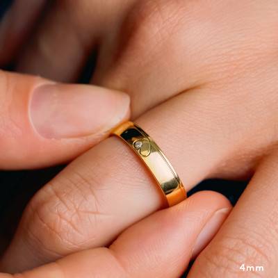 Alliance Demi-Bombée Confort Coeur en Or Jaune 750 & Diamant 0,01 ct, Largeur 4 mm ou 5 mm - Amore