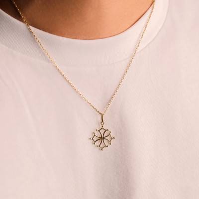 750/1000 Yellow Gold Open-Work Occitan Cross Pendant, 23 x 21 mm - Emanessence