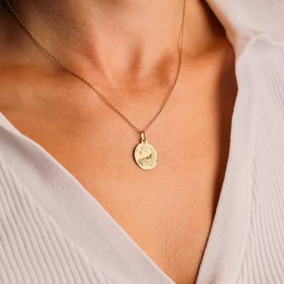 375/1000 Yellow Gold Faceted Child Jesus Medal, 14 mm Diameter - Vandona