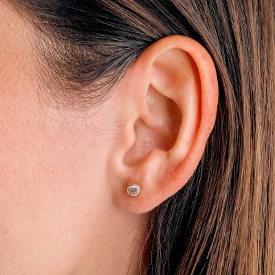750 Yellow Gold & White Cubic Zirconia Round Stud Earrings - Emanessence