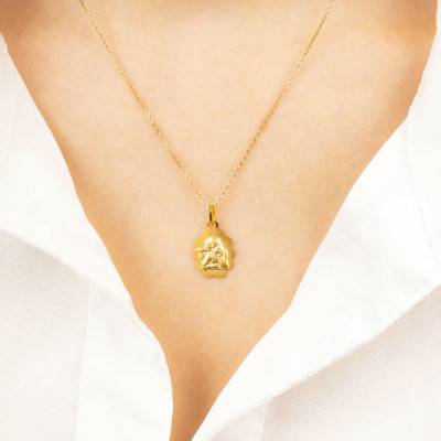 375/1000 Yellow Gold Oval Floral-Edge Angel Raphaël Medal, 16 x 12 mm - Emanessence