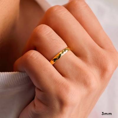 Alliance Demi-Bombée Confort Facettée en Or Jaune 750, Largeur de 3 à 5 mm - Amore