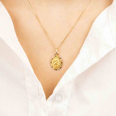 375/1000 Yellow Gold Oval Faceted Angel Raphaël Medal, 17 x 13 mm - Emanessence