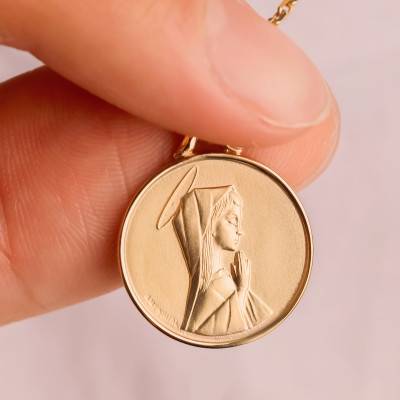 Médaille Vierge en Or Jaune 375 ou 750 - Lucas Lucor