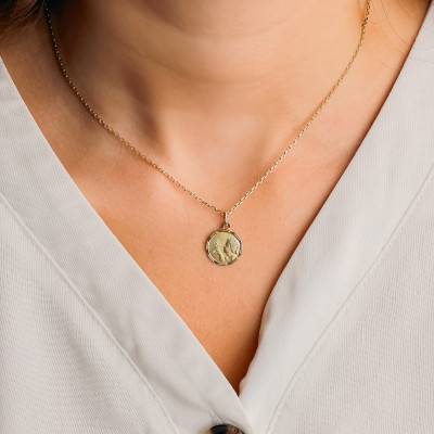 750 Yellow Gold Round Angel with Bird Medal, 15 mm Diameter - Vandona
