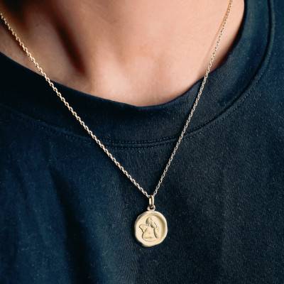 Médaille Irrégulière Ange Pensif en Or Jaune 750, Diamètre 18 mm - Vandona