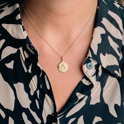 Médaille Ronde Ange Pensif en Or Jaune 750, Diamètre 15 mm - Vandona