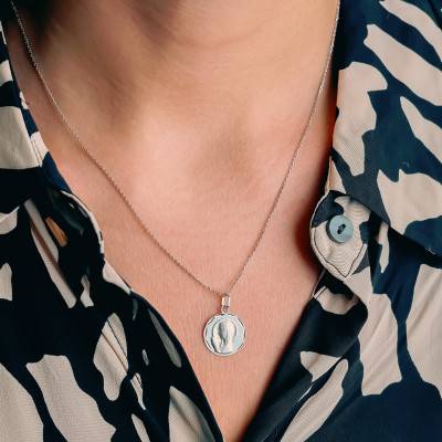 750 White Gold Faceted Round Virgin Medal, 16 mm Diameter - Vandona