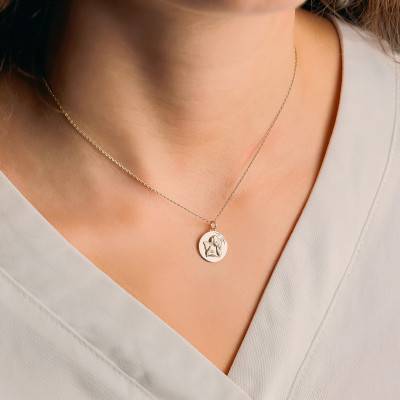 Médaille Ange Pensif Lapidée, en Or Jaune 375, Diamètre 13 mm - Vandona