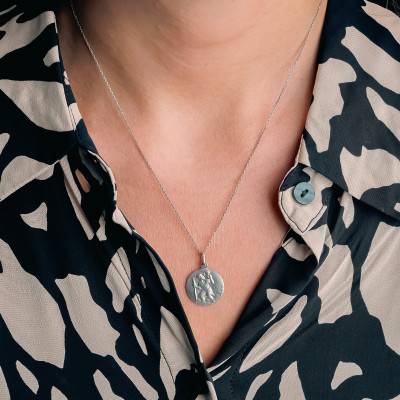 White Gold 750 Round Saint Christopher Medal, 17 mm Diameter - Vandona
