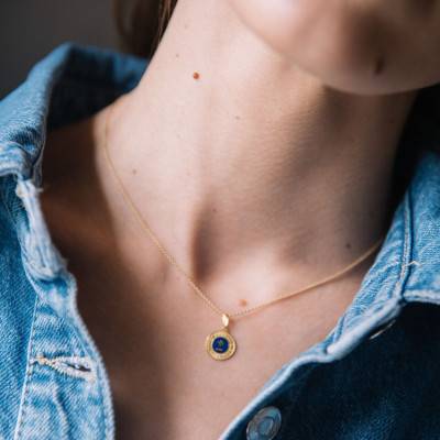 750/1000 Yellow Gold & Dark Blue Resin Love Medal, 12 mm Diameter - Augis