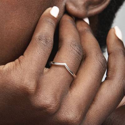 925 Silver Sparkling V Ring - Pandora