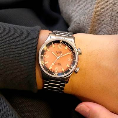 Sombrero 90-011 Salmon Linen Textured Dial Watch - Kuoe Kyoto