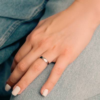 Alliance Demi-Bombée en Or Blanc 750, Largeur 4 mm - Amore