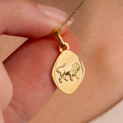 Faceted 750 Yellow Gold Leo Zodiac Medal - Emanessence