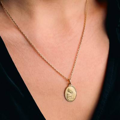 Médaille Ovale Vierge à l'Enfant Or Jaune - Emanessence