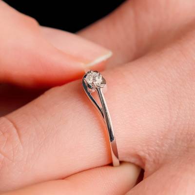 375/1000 White Gold 0.08 ct Diamond Solitaire Ring - Emanessence