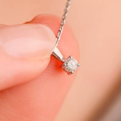 Pendentif Rond en Or Blanc 375 & Diamant 0,10 ct - Emanessence