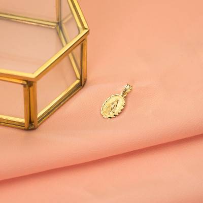 Médaille Ovale Vierge Miraculeuse Facettée en Or Jaune 375 ou 750, Dimension 12 x 9 mm - Lumiosa