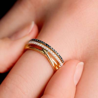 Yellow Gold & Black and White Diamond Row Ring - Kundan