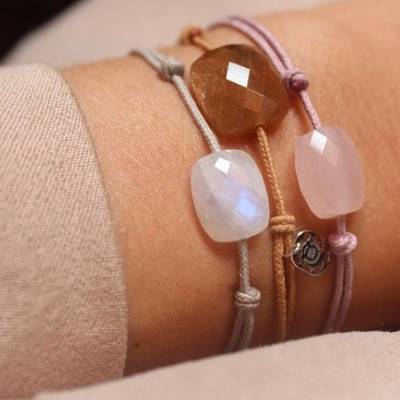 Bracelet Cordon Gris Souris Coussin Pierre de Lune Arc en Ciel, Ajustable - Morganne Bello