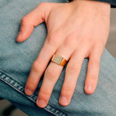 375/1000 or 750/1000 Yellow Gold Square Signet Ring with Zirconium Oxides, 11 x 11 mm - Imperium