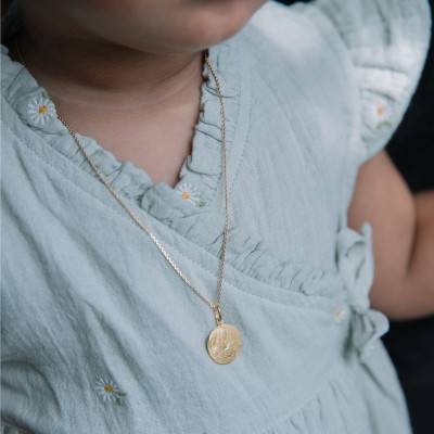 750/1000 Yellow Gold Floral Virgin and Child Medal, 16 mm Diameter - Augis