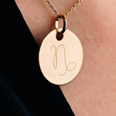 Yellow Gold-Plated Capricorn Zodiac Medallion, 19 mm Diameter - Lumiosa