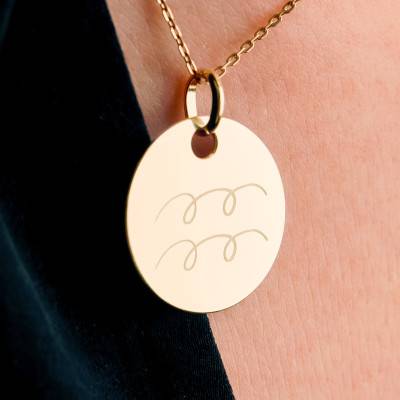 Yellow Gold-Plated Aquarius Zodiac Medal, 19 mm Diameter - Lumiosa
