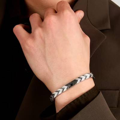Bracelet Iconic à Chevrons Gris en Acier, Longueur 18 à 21,5 cm - JM225AVD91 - Maserati