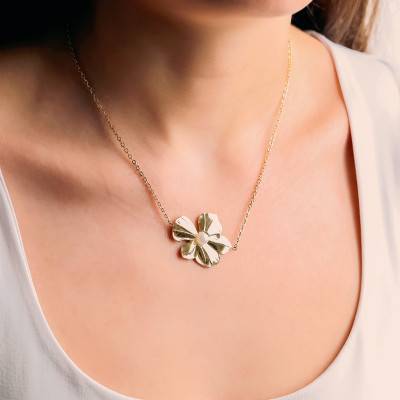 Collier Fleur en Acier Doré & Perle d'Imitation, Longueur 45 cm - Emanessence