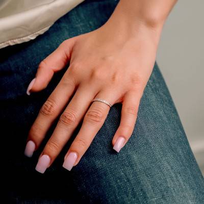Anténor Half Eternity Band in 375 White Gold & 0.10 ct Diamonds, 2 mm Width - Alliantine