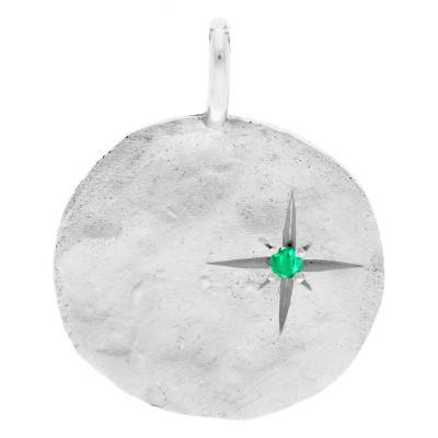 Médaille Martelée Etoile en Or Blanc 750 & Emeraude, Diamètre 18 mm - Ocarat