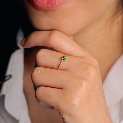 750/1000 Yellow Gold & Trio of Emeralds Ring - Ocarat