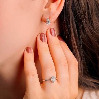 750/1000 White Gold Pear Aquamarine Solitaire Ring - Aurora