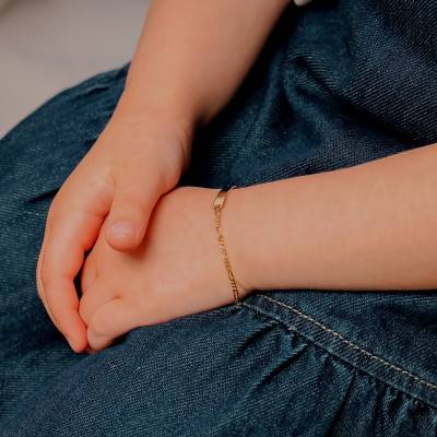375/1000 or 750/1000 Yellow Gold Rectangular Worked-Edge Baby ID Bracelet, Adjustable Length 13 cm - Bambins