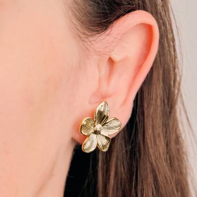 Boucles d'Oreilles Petites Fleurs Striées en Acier Doré - Emanessence