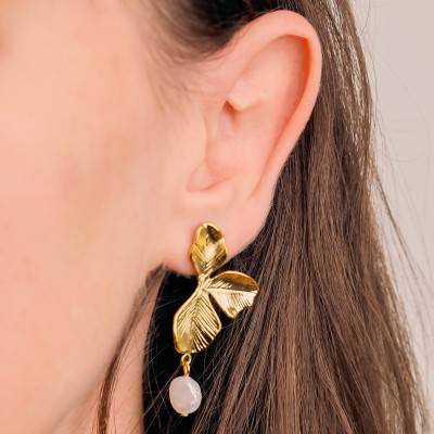 Boucles d'Oreilles Pendantes Feuilles Striées & Perles d'Imitation en Acier Doré - Emanessence