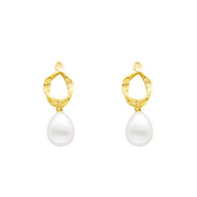 Boucles d'Oreilles Pendantes Anneaux Striés & Perles d'Imitation en Acier Doré - Emanessence