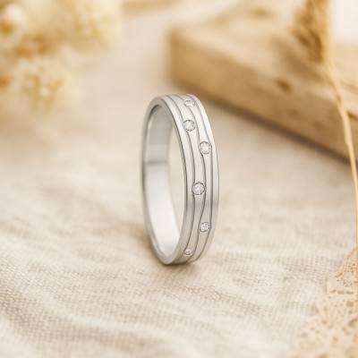 Bague Striée en Or Blanc 375 & Diamants 0,05 ct - Emanessence