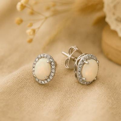Boucles d'Oreilles Opales en Or Blanc 375 & Halo de Diamants - Emanessence