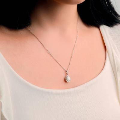 Pendentif Opale & Halo de Diamants 0,05ct en Or Blanc 375 - Emanessence
