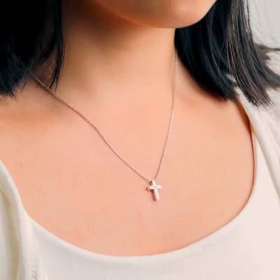 Pendentif Croix en Or Blanc 375 & Diamant 0,01 ct - Emanessence