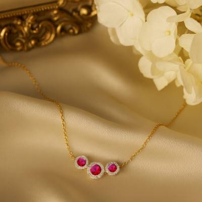 375/1000 Yellow Gold Trinité Necklace with Diamonds & Lab-Grown Rubies - Aurora