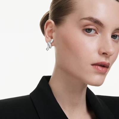 Boucles d'Oreilles Matrix Nœud Blanches en Métal Rhodié - 5727040 - Swarovski