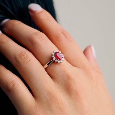 18K White Gold Floral Daisy Ring Diamonds 0.24 ct & Ruby - Aurora